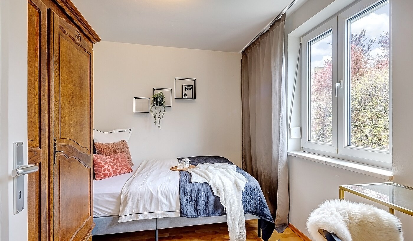 Квартира в многоэтажно доме с 1.5 комнатами | München-Schwabing | 70014 | Schlafzimmer mit...