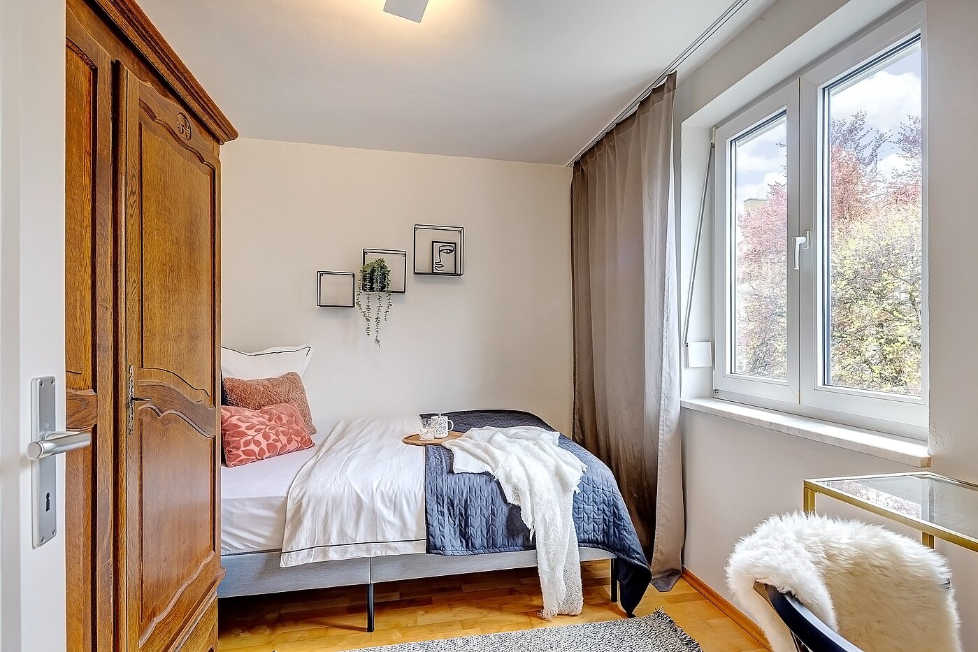 Квартира в многоэтажно доме с 1.5 комнатами | München-Schwabing | 70014 | Schlafzimmer mit...