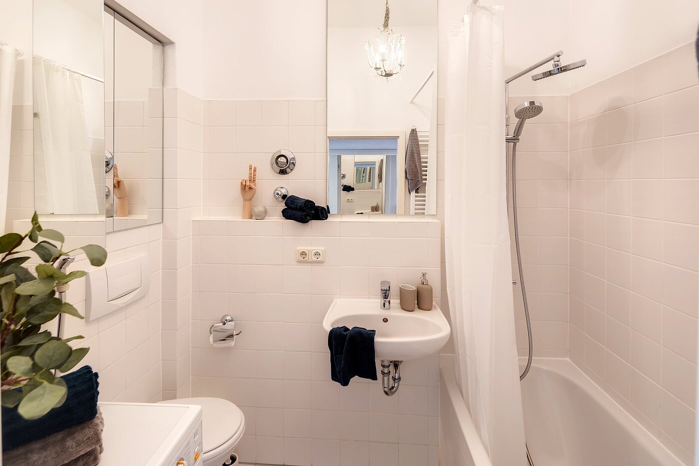 Квартира в многоэтажно доме с 2 комнатами | München-Altstadt | 2103ML4 | Bad mit Badewanne...