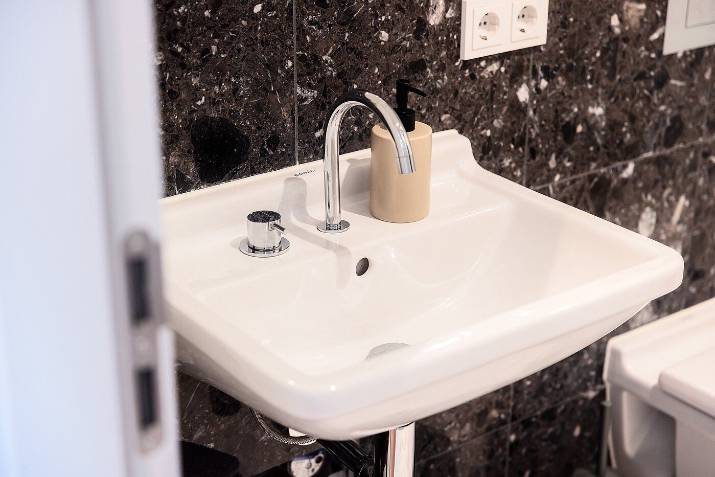 Квартира в многоэтажно доме с 2 комнатами | München-Schwabing | 70195 | ...Sanitärausstattung...