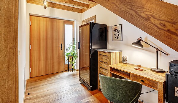 Квартира в многоэтажно доме с 6 комнатами | 70095 | Eingangsbereich mit Arbeitsplatz