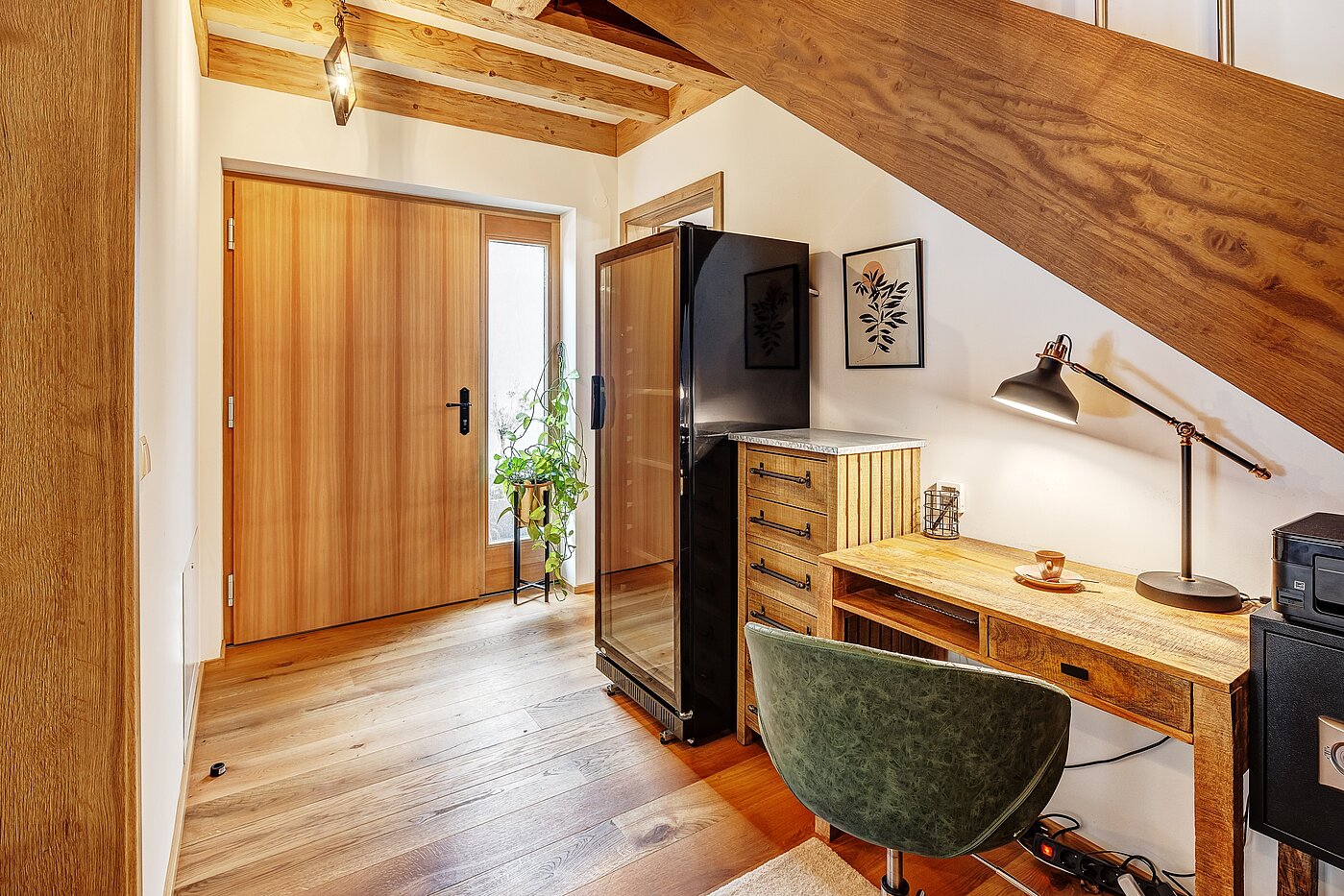 Квартира в многоэтажно доме с 6 комнатами | 70095 | Eingangsbereich mit Arbeitsplatz