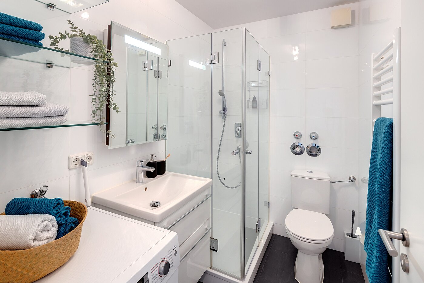 Квартира в многоэтажно доме с 2 комнатами | München-Schwabing | 70013 | Modernes Duschbad...