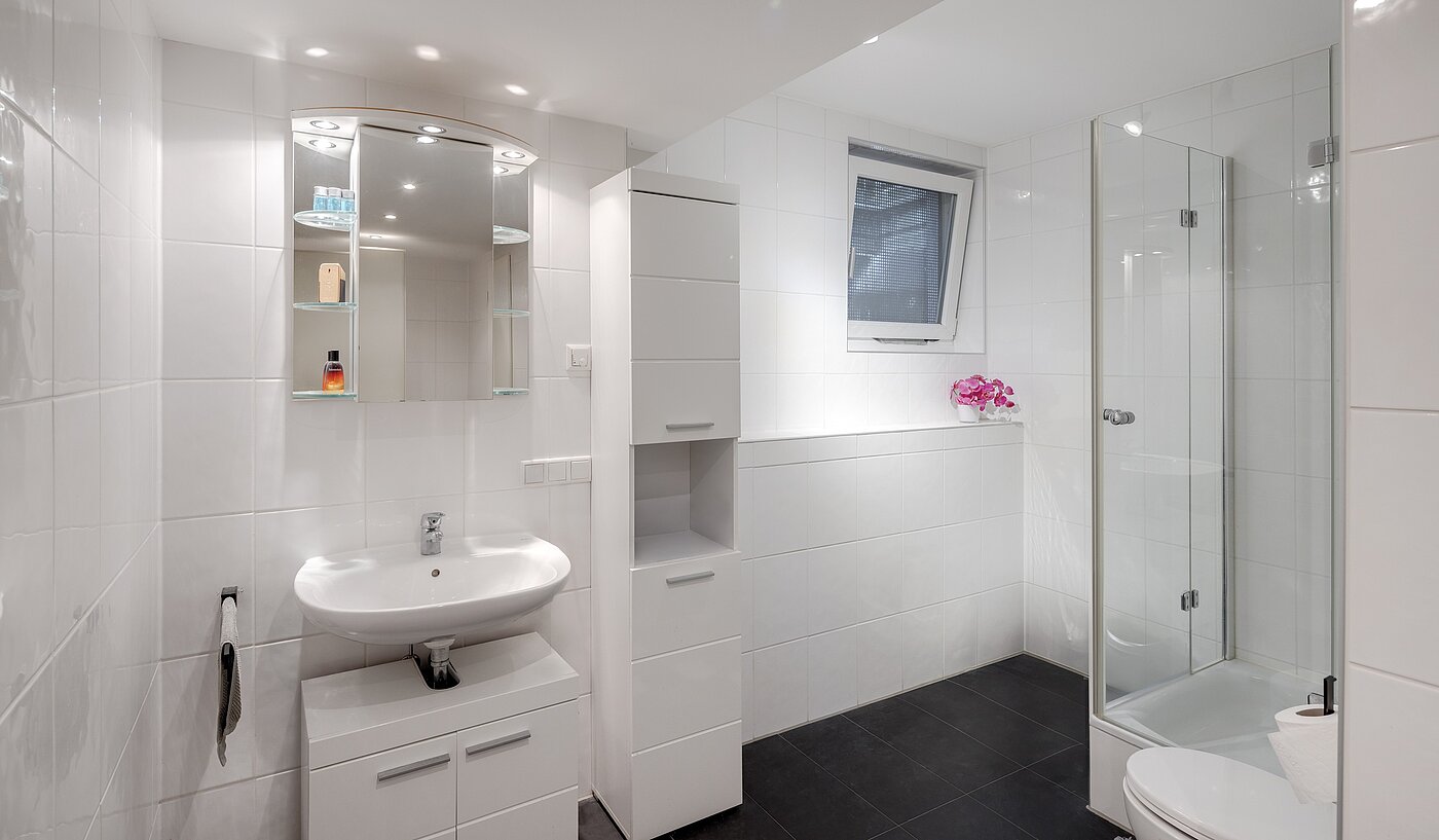 Половина двухквартирного жилого дома с 5 комнатами | Unterföhring | 70119 | Zweites Duschbad im UG...