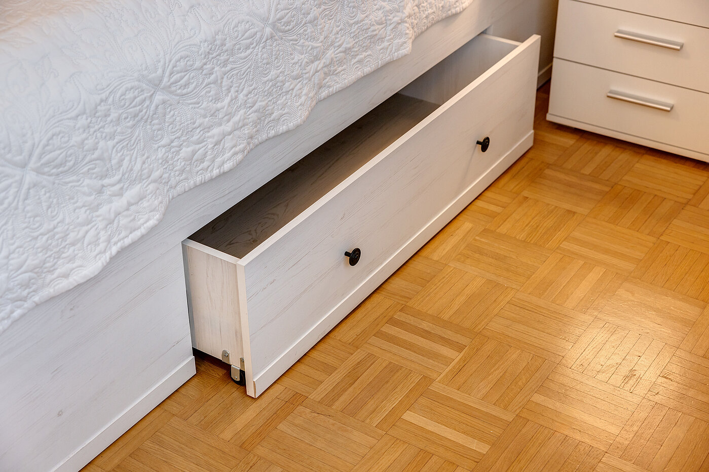 Плоский с 2 комнатами | 70219 | ... auch unter dem Bett...