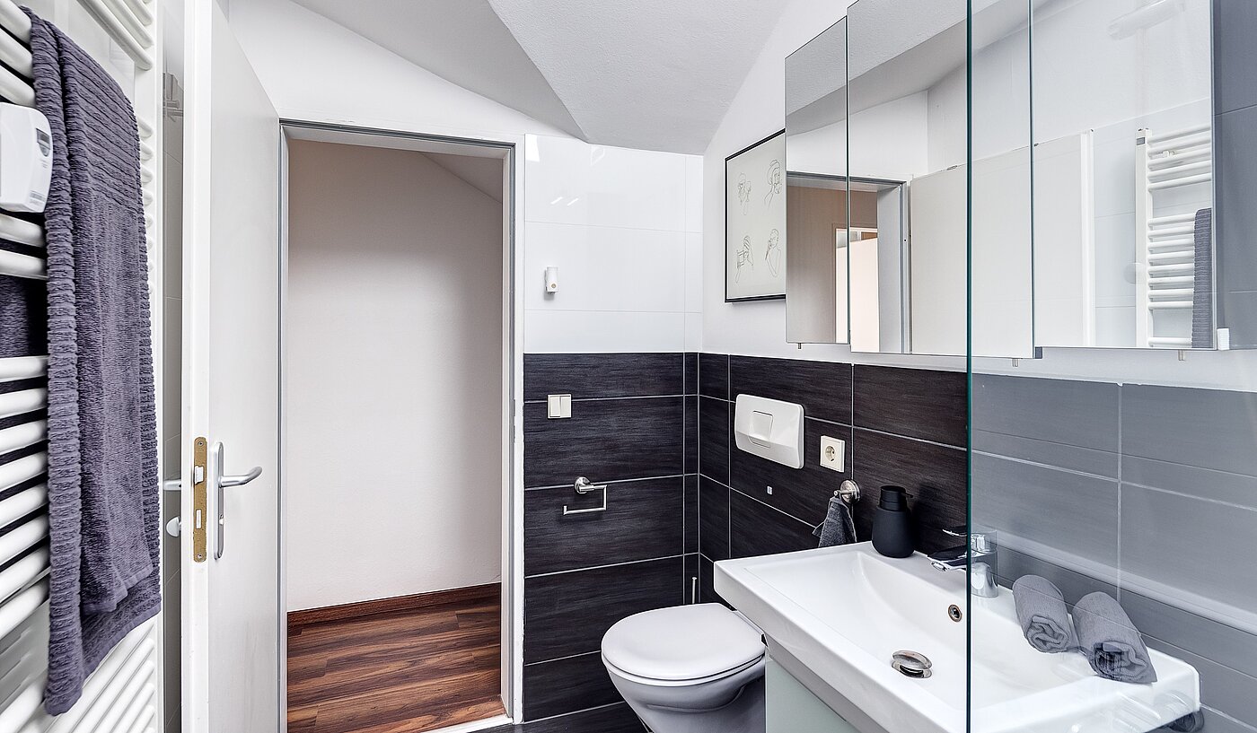 Квартира в многоэтажно доме с 2 комнатами | München-Untermenzing | 70177 | ...mit stilvollen Fliesen...