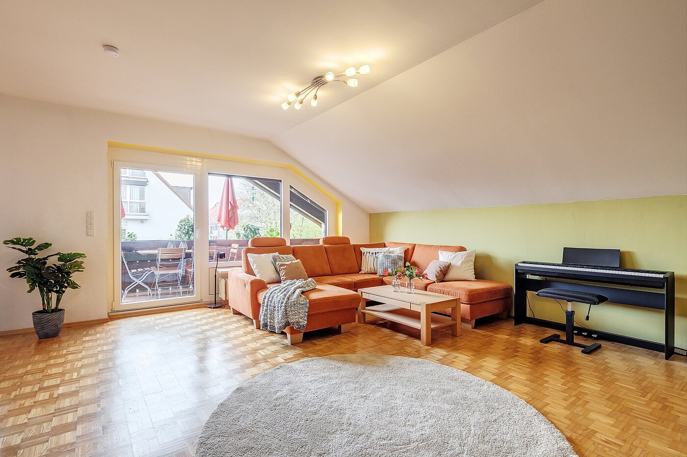 Квартира в многоэтажно доме с 3 комнатами | Karlsfeld | 1904ML1 | ...Wohnzimmer...