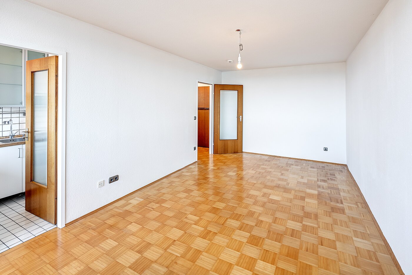 Квартира в многоэтажно доме с 1 комнатная | München-Laim | 70144 | ...mit Platz zum schlafen und zum essen...