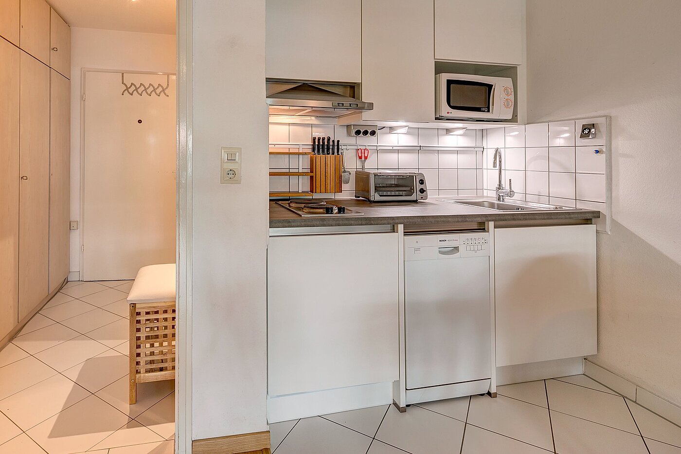 Высокий первый этаж с 1 комнатная | München-Neuhausen | 1911ML10 | Apartmentküche