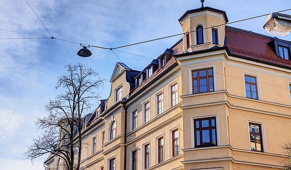 Квартира в многоэтажно доме с 2 комнатами | München-Isarvorstadt | 703031 | Erker mit Volutengiebeln