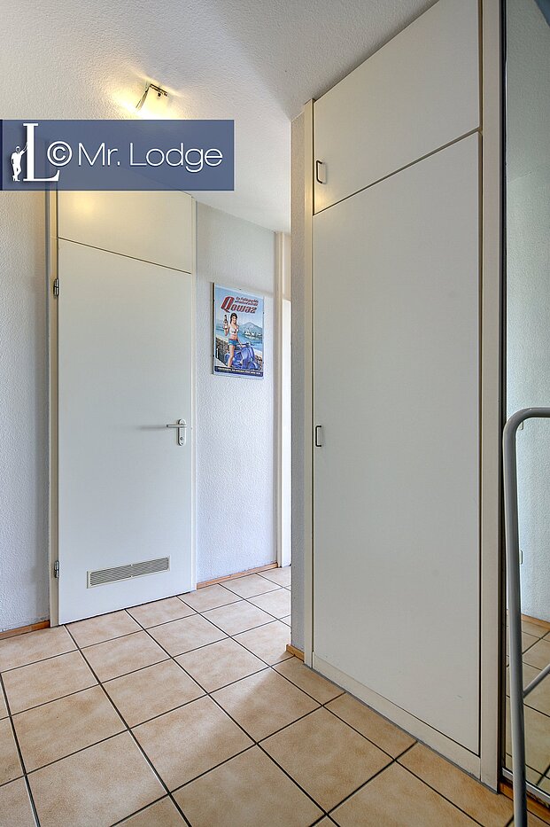 Квартира в многоэтажно доме с 2 комнатами | Unterschleißheim | 1711ML1 | Diele mit Einbauschrank