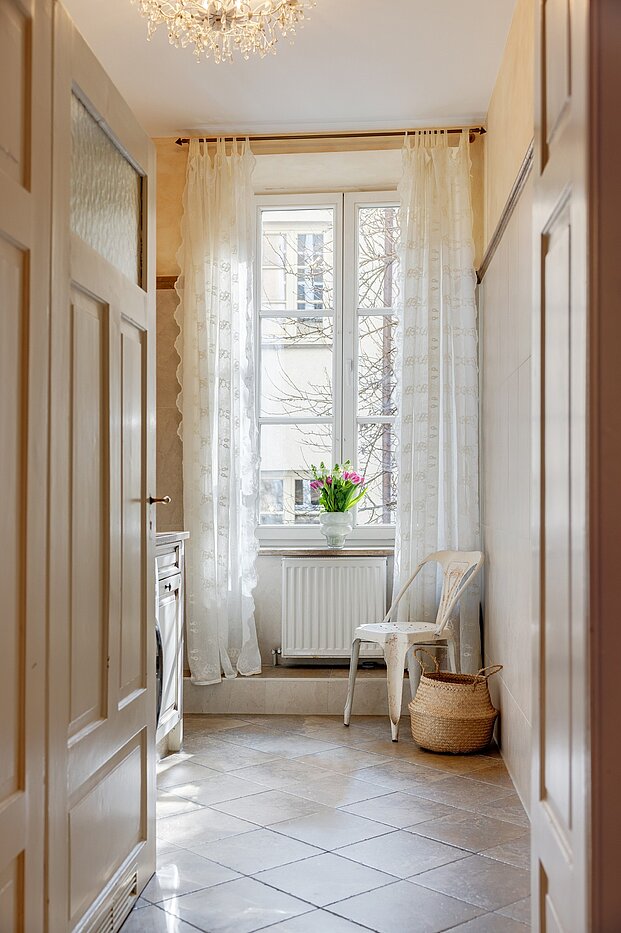 Квартира в многоэтажно доме с 5 комнатами | München-Altstadt | 700121 | ...und charmante Sprossenfenster...