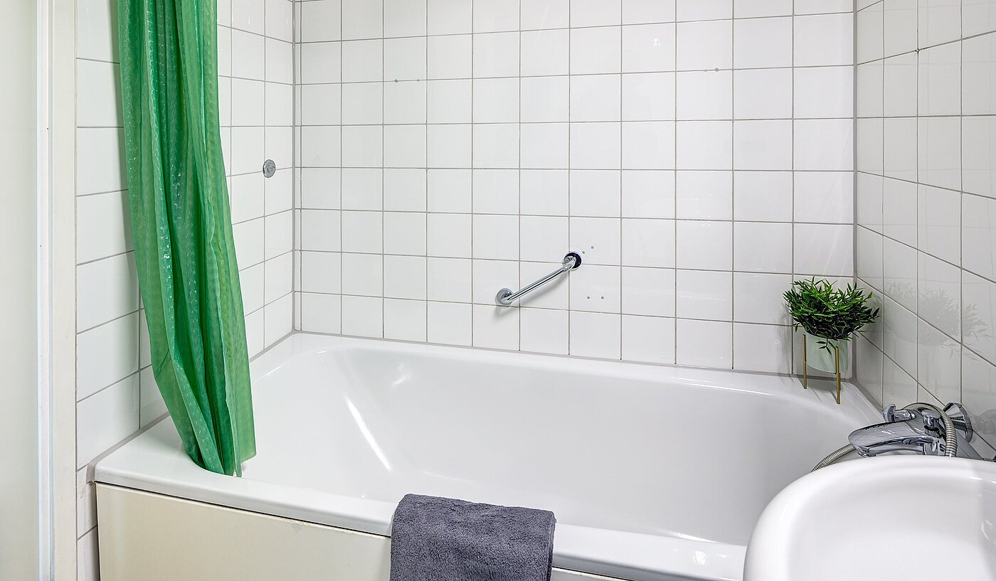 Квартира в многоэтажно доме с 2 комнатами | München-Sendling-Westpark | 2010ML9 | ...mit Duschwanne