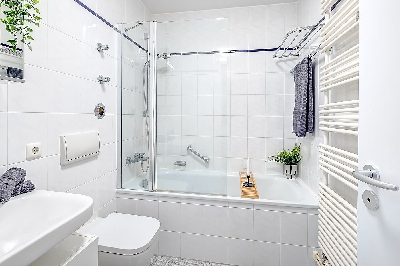 Квартира в многоэтажно доме с 2 комнатами | München-Maxvorstadt | 70001 | Weißes Wannenbad