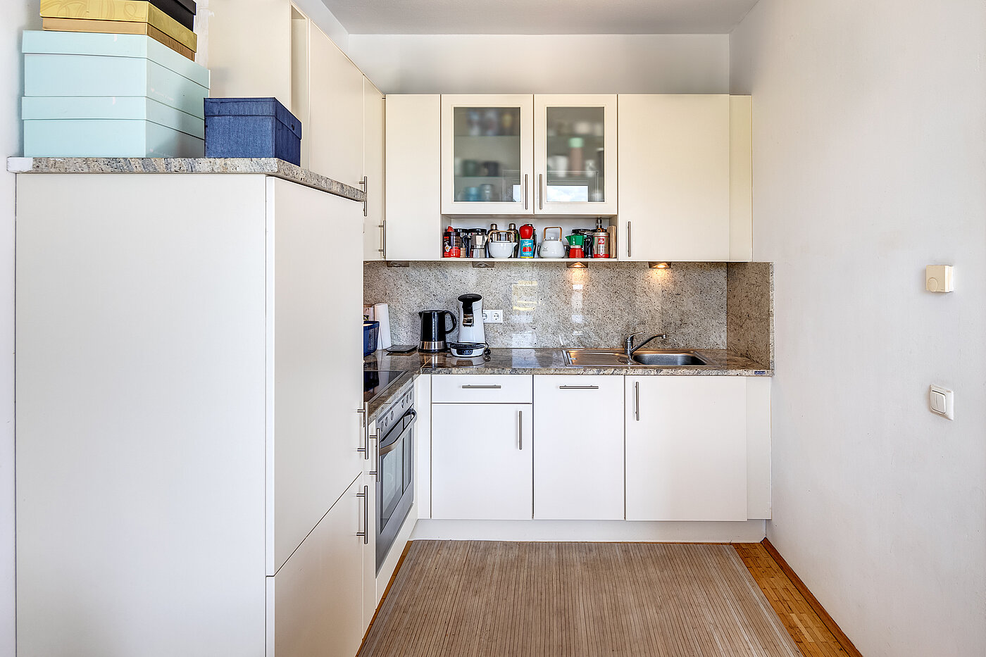 Квартира в многоэтажно доме с 2 комнатами | München-Schwabing | 70153 | Voll ausgestattete Einbauküche...