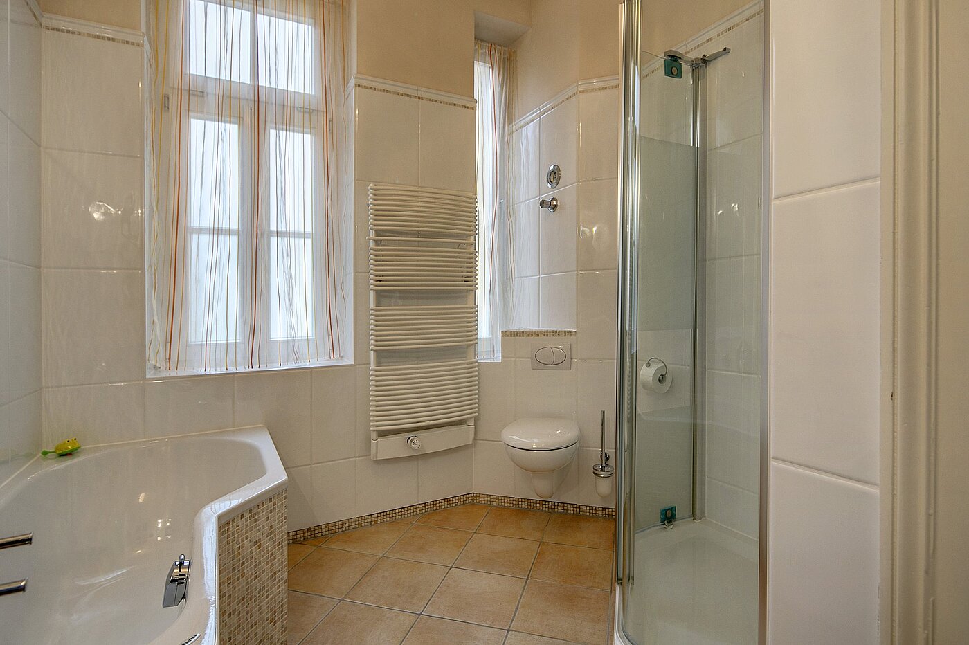 Квартира в многоэтажно доме с 3 комнатами | München-Ludwigsvorstadt | 1905ML1 | Tageslichtbad mit Dusche...