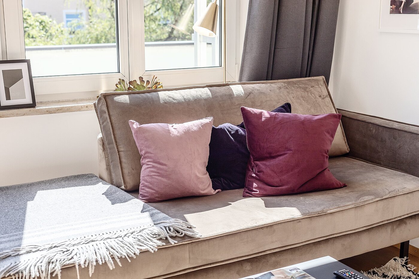 Квартира в многоэтажно доме с 1 комнатная | München-Neuhausen | 2010ML6 | ...mit gemütlicher Couch
