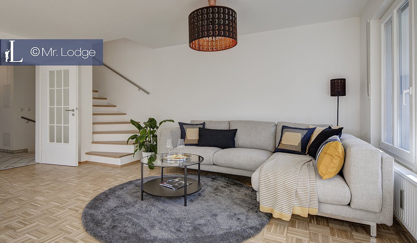 Половина двухквартирного жилого дома с 5 комнатами | 1702ML1 | Front