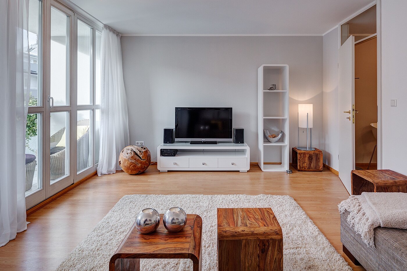 Квартира в многоэтажно доме с 2 комнатами | München-Schwabing | 70102 | ...mit großer Fensterfront