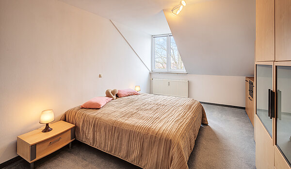 Квартира в многоэтажно доме с 2 комнатами | Poing | 70373 | Komfortables Schlafzimmer...