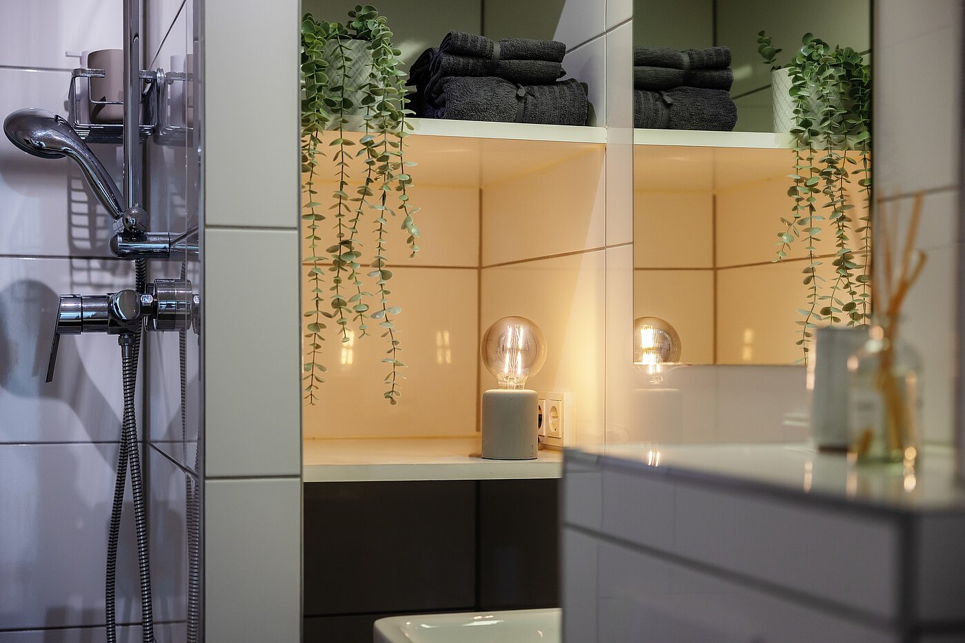Квартира в многоэтажно доме с 1 комнатная | München-Maxvorstadt | 70027 | ...modernes Duschbad