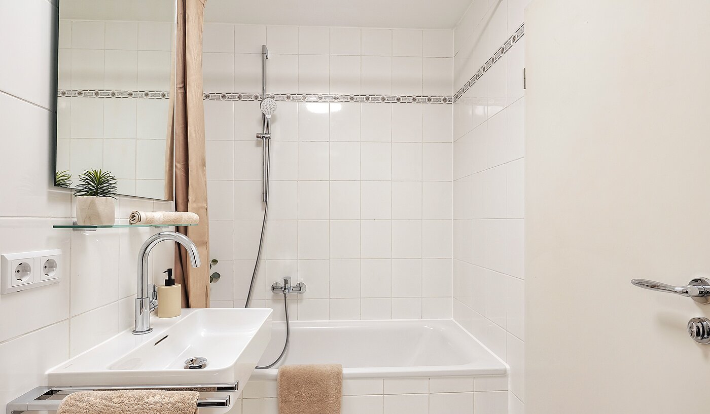 Квартира в многоэтажно доме с 2 комнатами | München-Laim | 70226 | Badewannenbad mit...