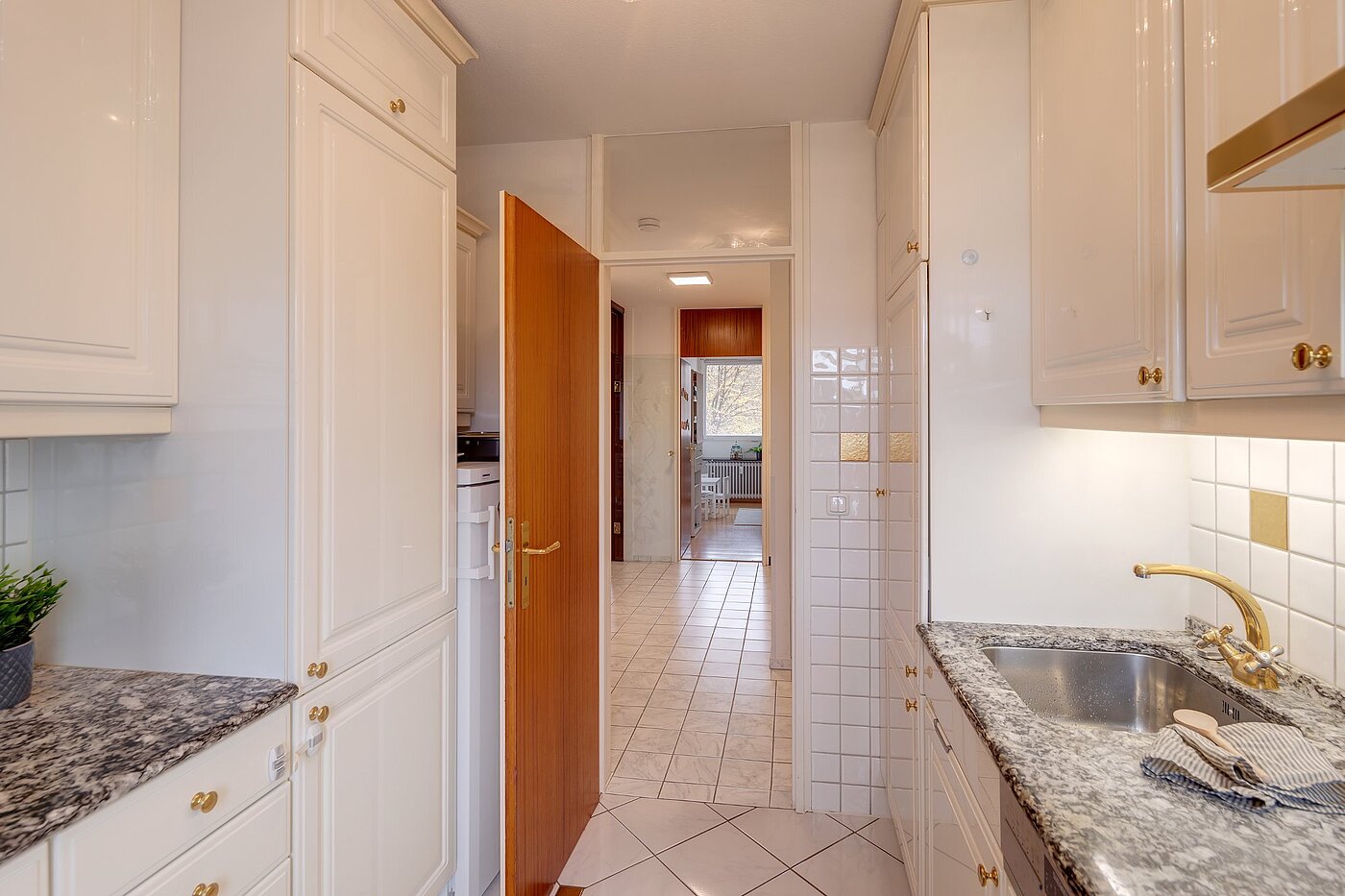 Квартира в многоэтажно доме с 3 комнатами | München-Perlach | 2010ML5 | voll ausgestattet