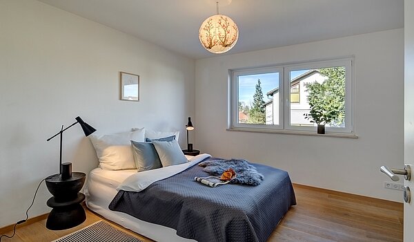 Квартира в многоэтажно доме с 4 комнатами | Ismaning | 700081 | Schlafzimmer im Obergeschoss