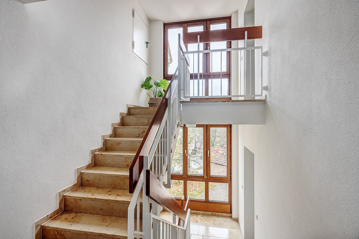 Квартира в многоэтажно доме с 2 комнатами | Germering | 70029 | Treppenhaus