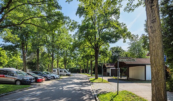 Квартира в многоэтажно доме с 2 комнатами | Poing | 70373 | Parkplatz