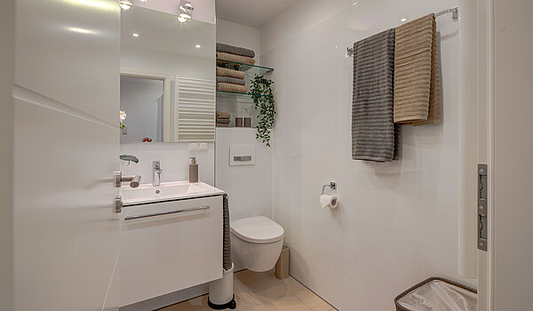 Квартира в многоэтажно доме с 2 комнатами | München-Schwabing | 70434 | ...Badezimmer...