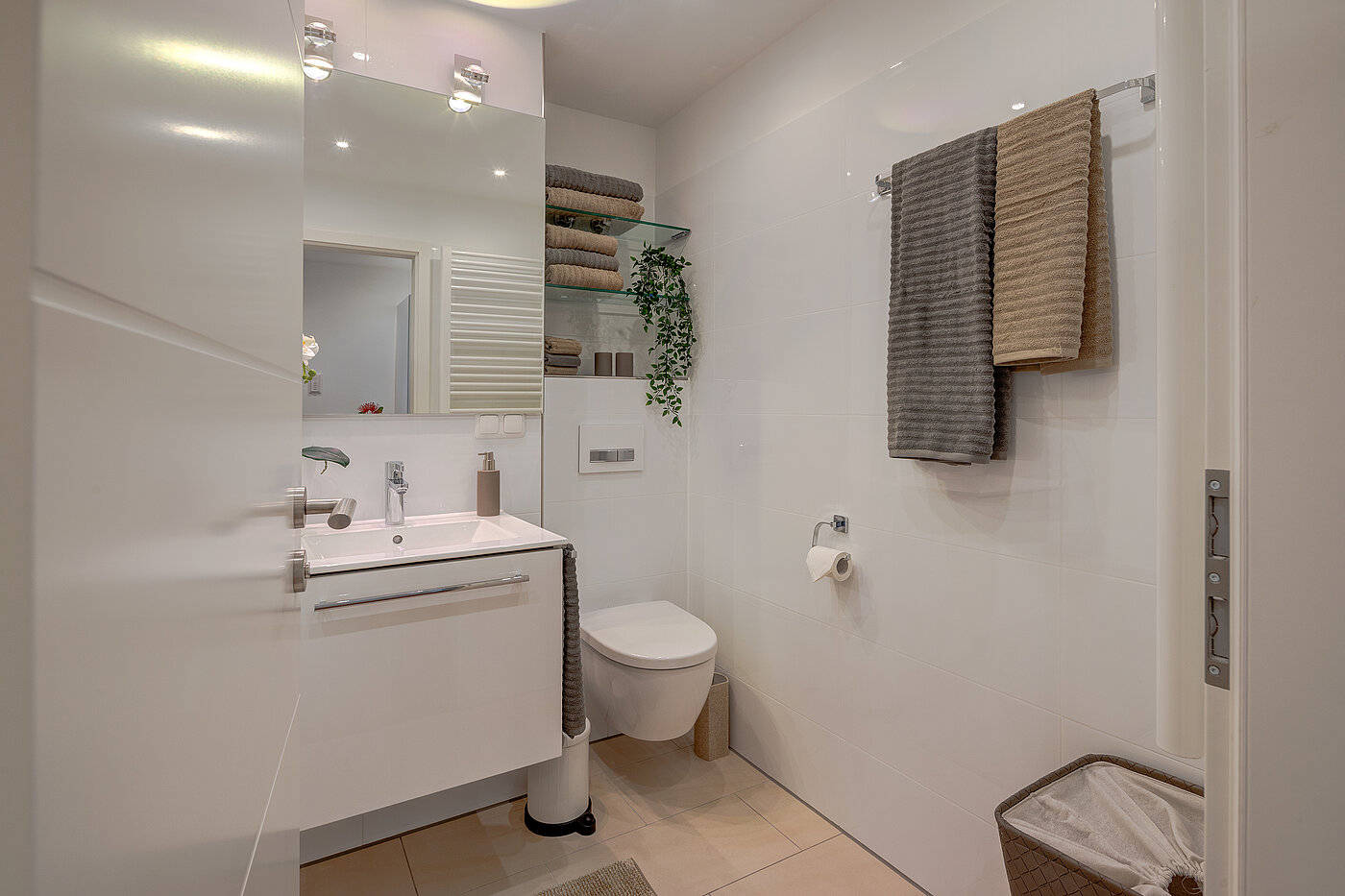 Квартира в многоэтажно доме с 2 комнатами | München-Schwabing | 70434 | ...Badezimmer...