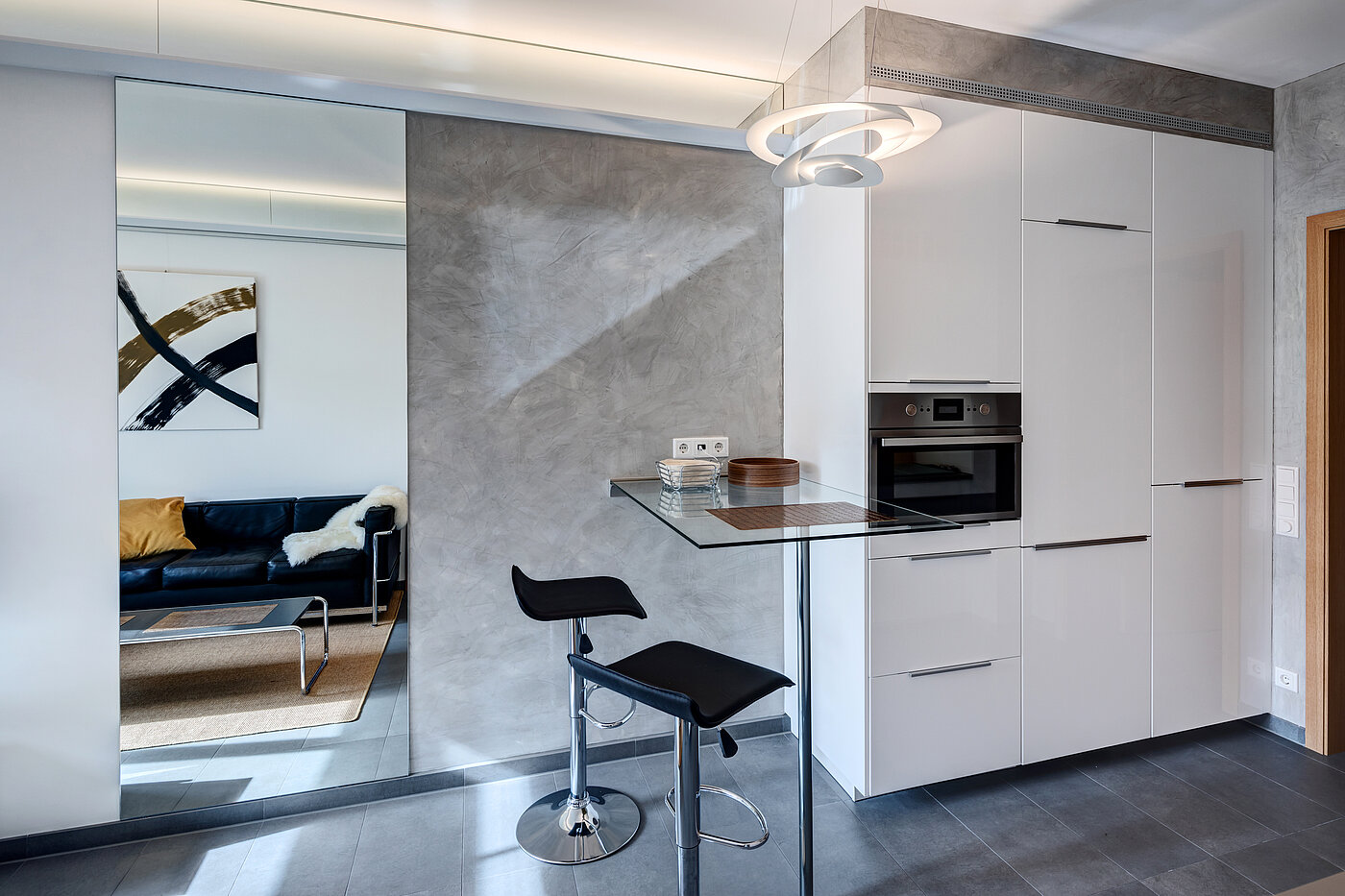 Квартира в многоэтажно доме с 2 комнатами | München-Au | 70387 | Wohnen/Kochen