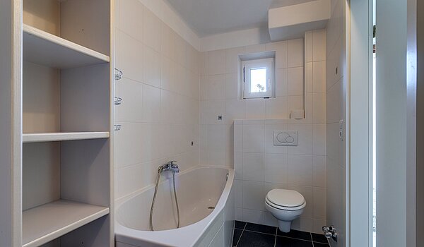 Bauernhaus с 9 комнатами | Hohenschäftlarn | 1805ML4 | Bad EG Haus 2