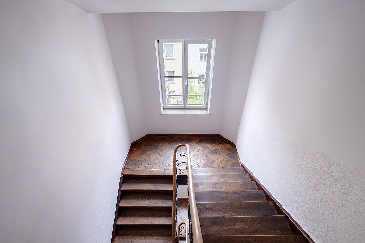 Мансардная квартира с 1 комнатная | München-Sendling | 700402 | Hoistorisches Treppenhaus