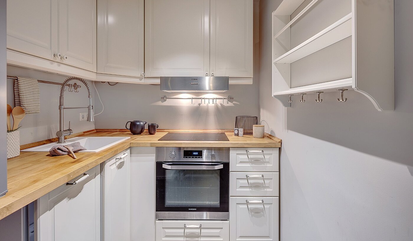 Высокий первый этаж с 2 комнатами | München-Lehel | 2012ML1 | Helle Einbauküche