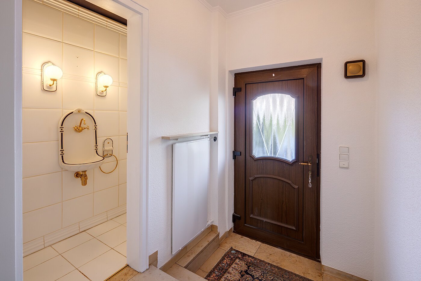 Половина двухквартирного жилого дома с 4 комнатами | München-Solln | 70120 | Hauseingang