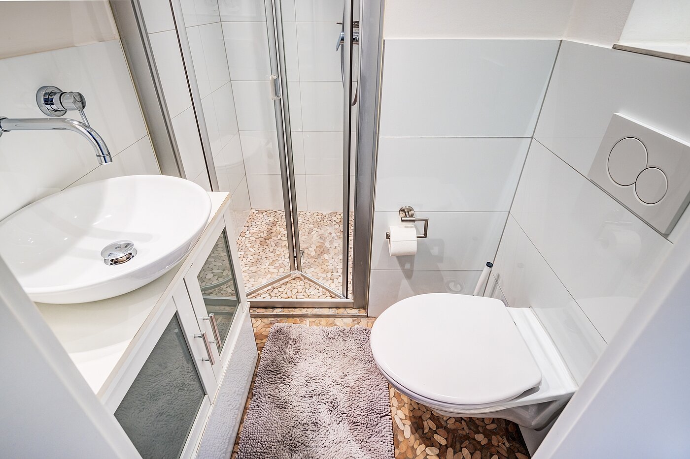 Плоский с 4 комнатами | München-Neuhausen | 70471 | Weiß gefliestes Bad...