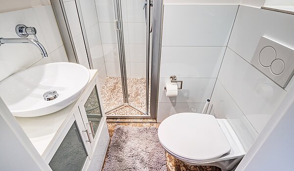 Плоский с 4 комнатами | München-Neuhausen | 70471 | Weiß gefliestes Bad...
