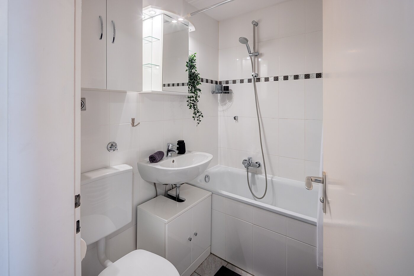 Apartment с 1 комнатная | München-Forstenried | 70190 | ...mit Badewanne