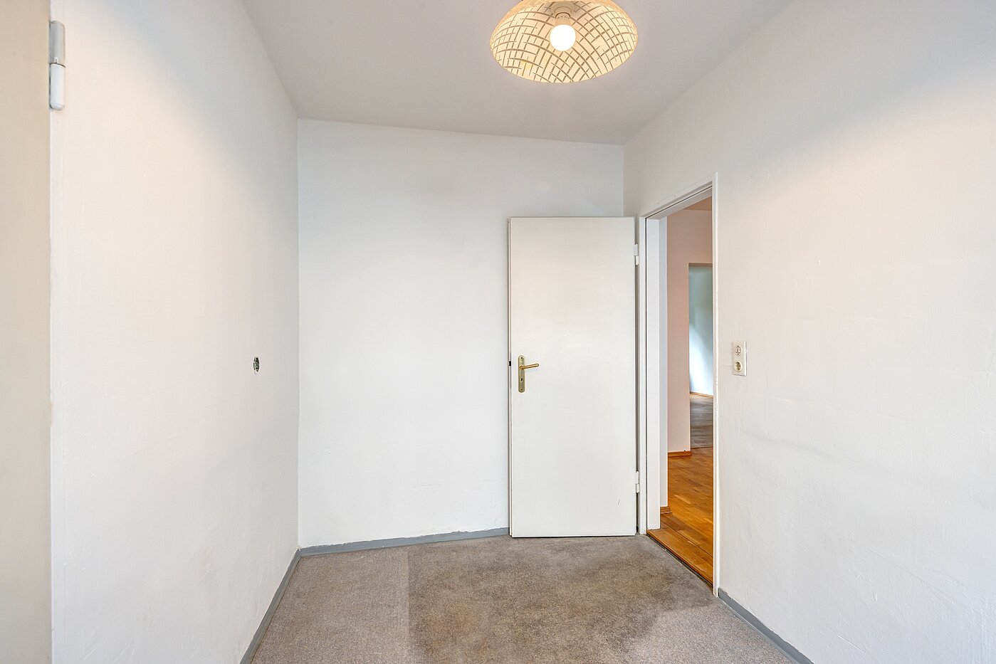 Высокий первый этаж с 2.5 комнатами | München-Schwabing | 70441 | Separater Raum