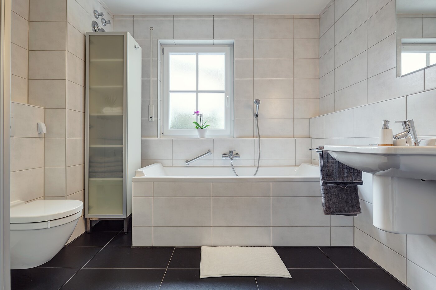 Квартира в многоэтажно доме с 4 комнатами | München-Forstenried | 2209ML6 | Helles Bad mit Wanne...