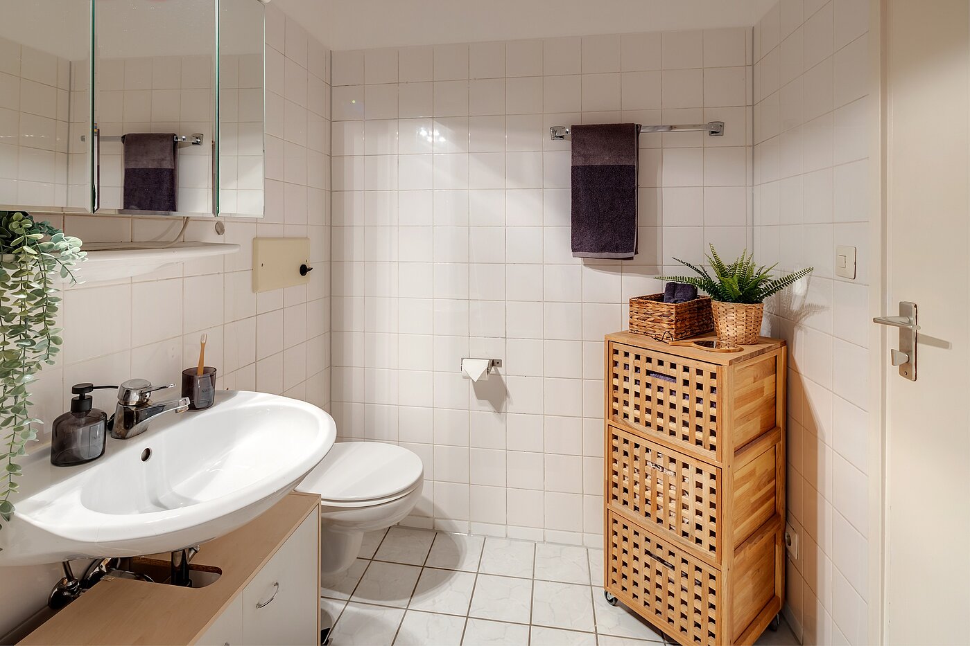 Квартира в многоэтажно доме с 2 комнатами | München-Sendling-Westpark | 2204ML2 | Weiß gefliestes Bad...