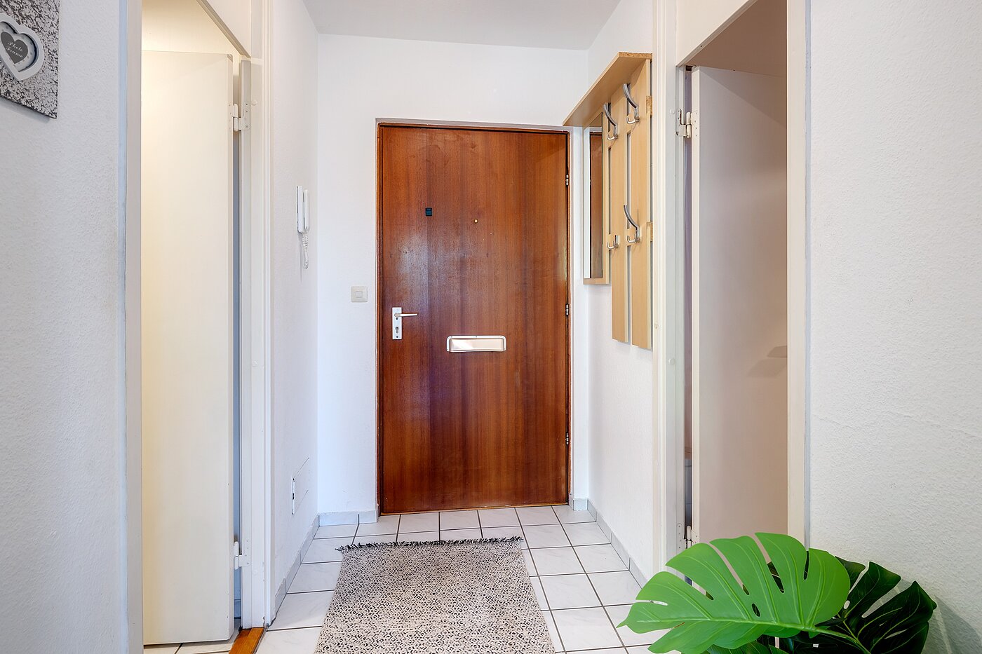 Квартира в многоэтажно доме с 2 комнатами | München-Sendling-Westpark | 2204ML2 | Flur mit Blickrichtung zum Eingang