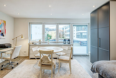 Хайдхаузен: стильное жилье с балконом в престижном районе рядом с Баварским парламентом