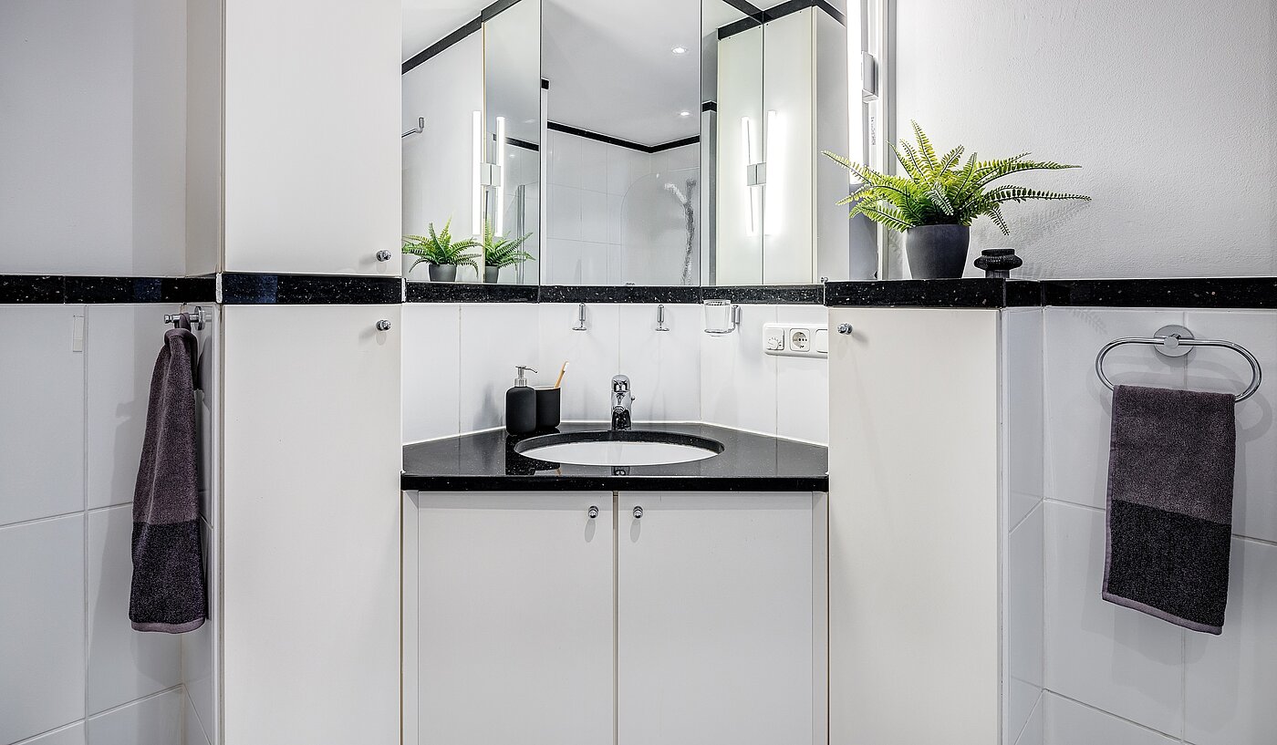 Квартира в многоэтажно доме с 3 комнатами | München-Schwabing | 2202ML12 | Der Waschtisch geschickt platziert