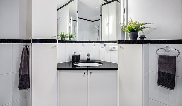 Квартира в многоэтажно доме с 3 комнатами | München-Schwabing | 2202ML12 | Der Waschtisch geschickt platziert