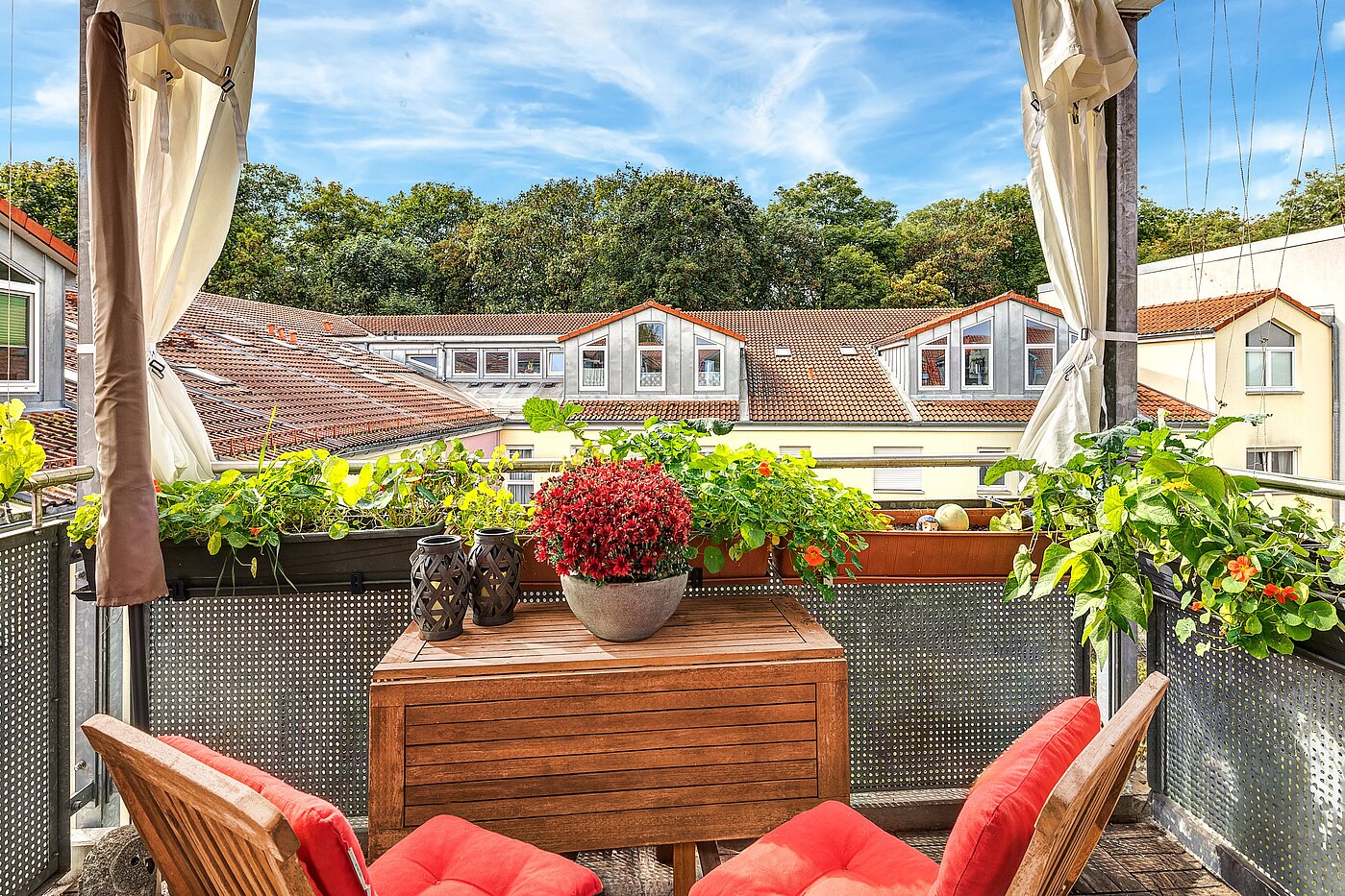 Квартира в многоэтажно доме с 2.5 комнатами | Eching | 70100 | Gemütlicher Balkon