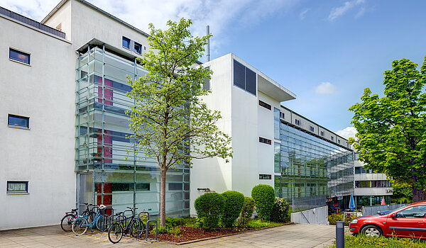 Квартира в многоэтажно доме с 2 комнатами | Haar | 70426 | Hausansicht