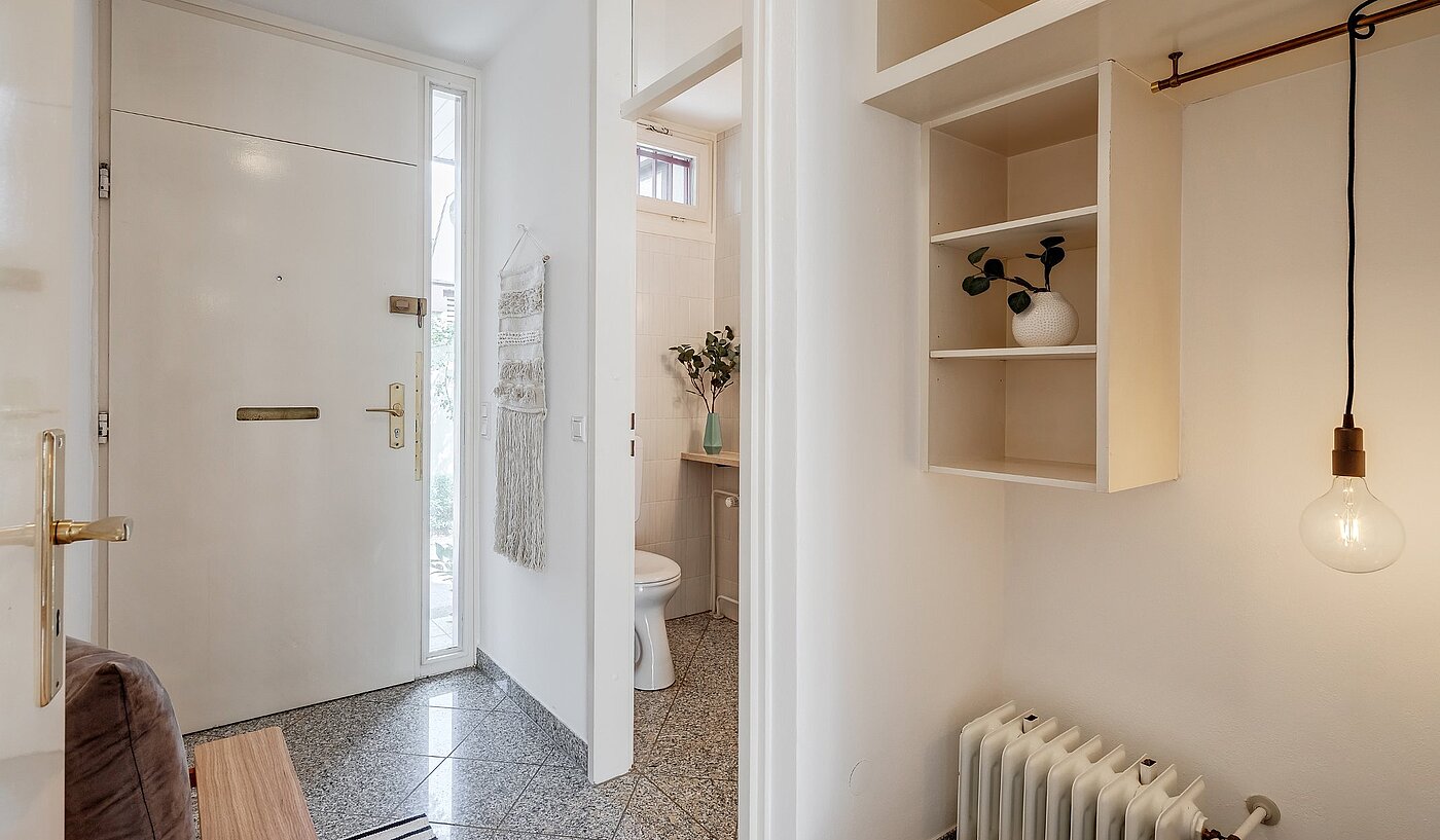 Квартира в многоэтажно доме с 5.5 комнатами | Weßling | 1907ML4 | Eingangsbereich mit Gäste-WC